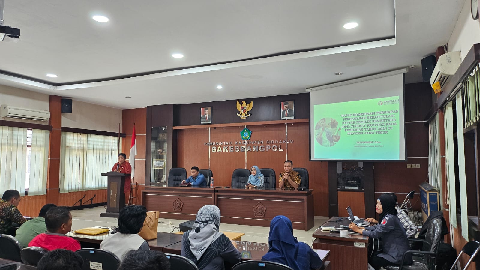 Eka Rahmawati, Koordiv Pencegahan dan Parmas saat membuka acara Rapat Koordinasi