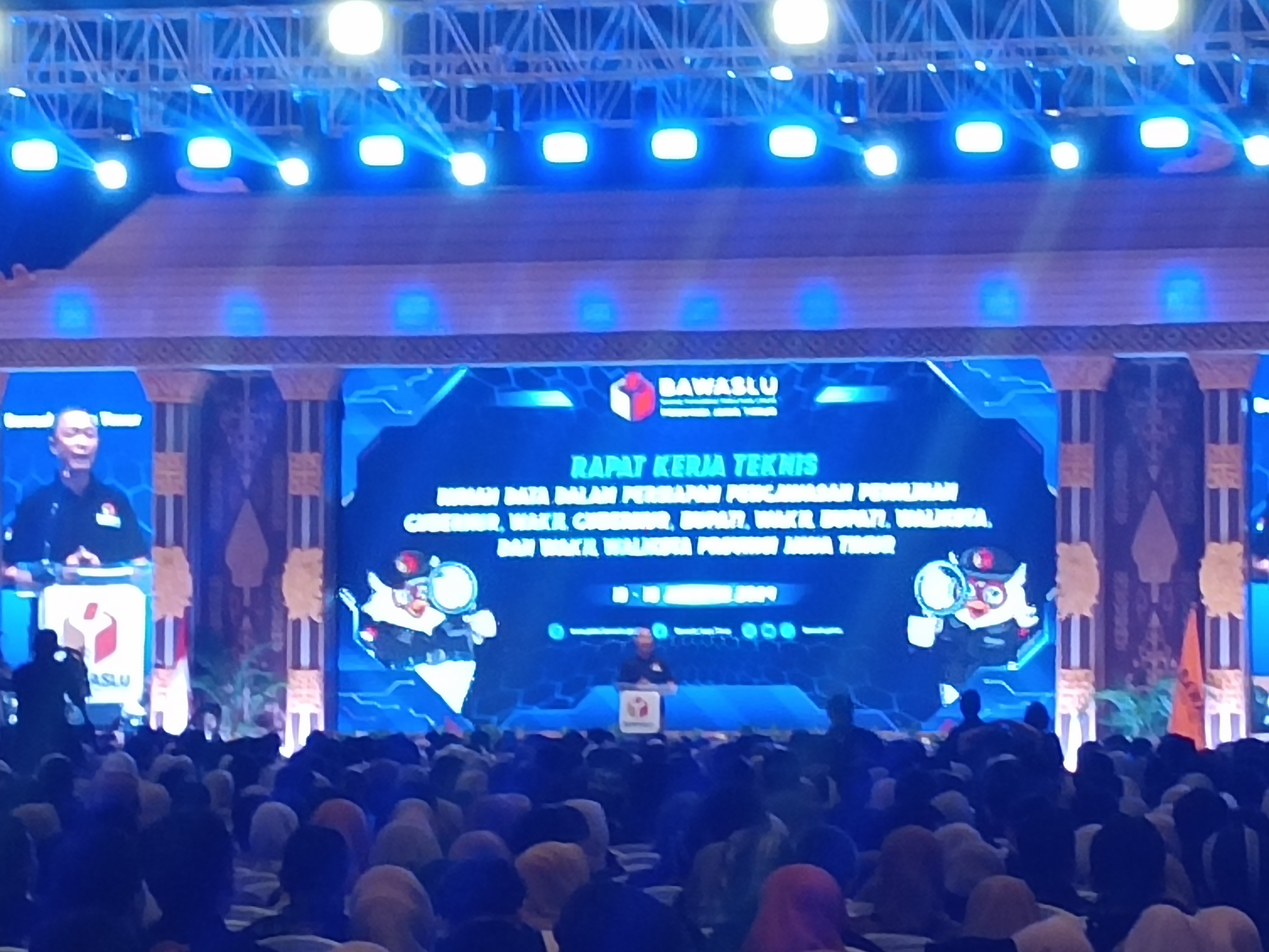 A. Warits Ketua Bawaslu Jatim saat membuka acara Launching Rumah Data