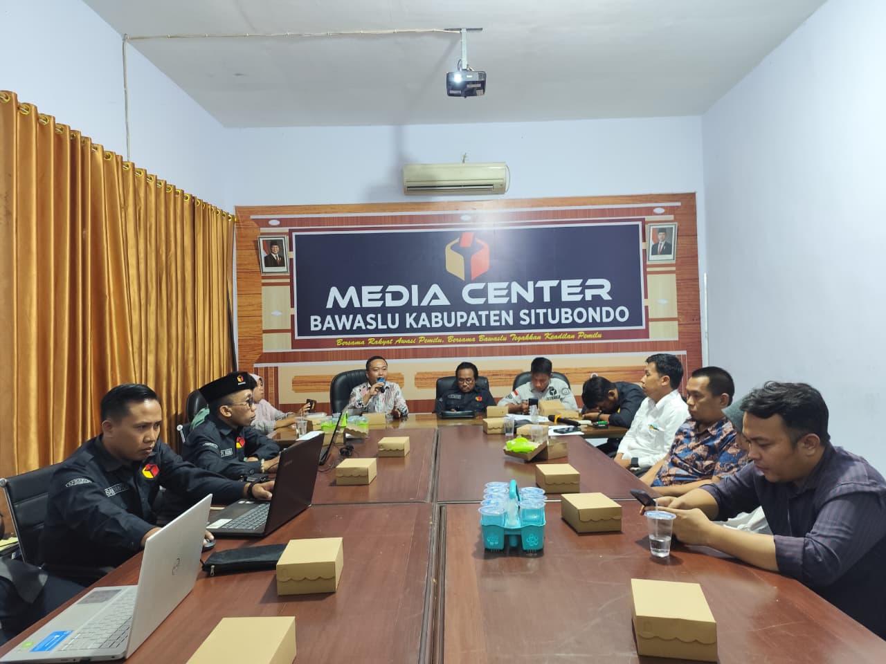 Bawaslu Situbondo Gelar Rapat Koordinasi Evaluasi Hasil Pengawasan PDPB Triwulan III Tahun 2025 Bersama KPU Situbondo