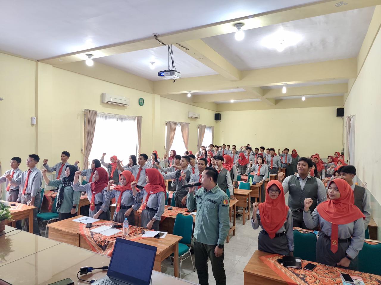 Gelar Program “Bawaslu Menyapa”, Bawaslu Sitibondo Sasar SMA Negeri 1 Situbondo
