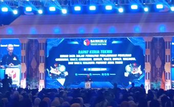 A. Warits Ketua Bawaslu Jatim saat membuka acara Launching Rumah Data