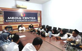 Optimalisasi Pengelolaan JDIH dan PPID, Bawaslu Sitibondo Lakukan Rapat Koordinasi