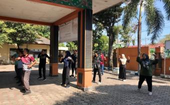 Gelar “Jumat Sehati” untuk Meningkatkan Kebugaran dan Kebersamaan di Lingkungan Bawaslu Situbondo