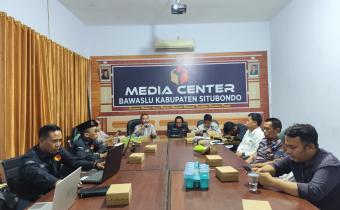 Bawaslu Situbondo Gelar Rapat Koordinasi Evaluasi Hasil Pengawasan PDPB Triwulan III Tahun 2025 Bersama KPU Situbondo