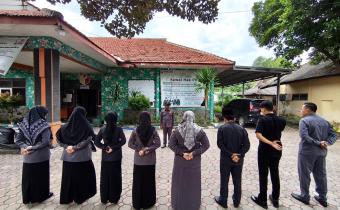 Ketua Bawaslu Kab. Situbondo Pimpin Apel Rutin, Tegaskan Status SatKer Bawaslu Situbondo.